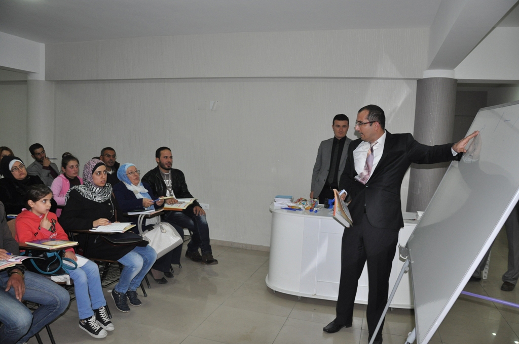 Tarsus'ta Suriyeliler için Türkçe dil kursu açıldı Tarsus'ta Suriyeliler için Türkçe dil kursu açıldı